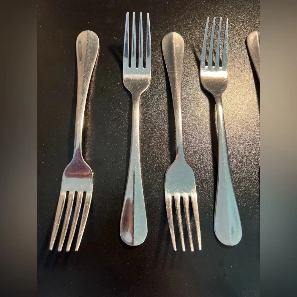 International Stainless Silverware - SIMPLICITY 8 Salad Forks 7 1/4
